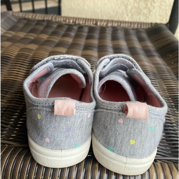 Cat & Jack Girls Size 10C Gray Shoes With Hearts - Picture 3 of 4